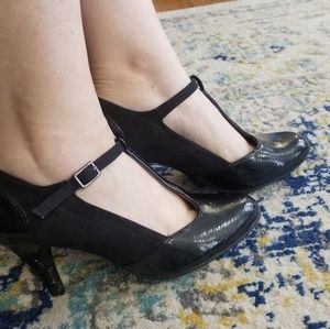 Kenneth Cole Reaction Black Leather Heels